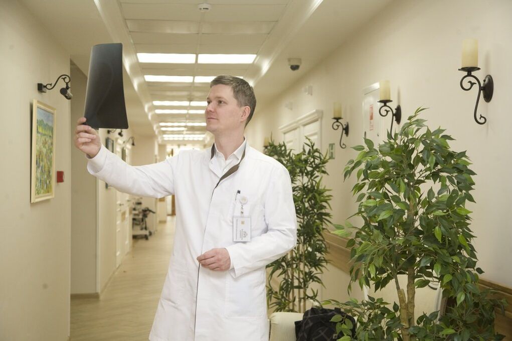 determining the cause of back pain using X-rays